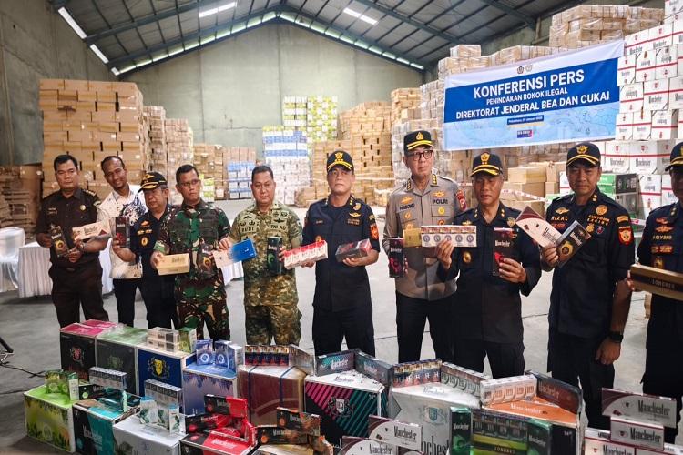 Bea Cukai Gerebek Gudang di Jalan Siak II, 160 Juta Batang Rokok Ilegal Diamankan
